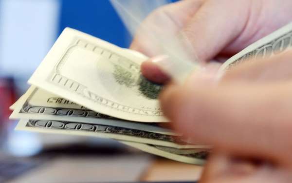 Dolar 6,90 oldu