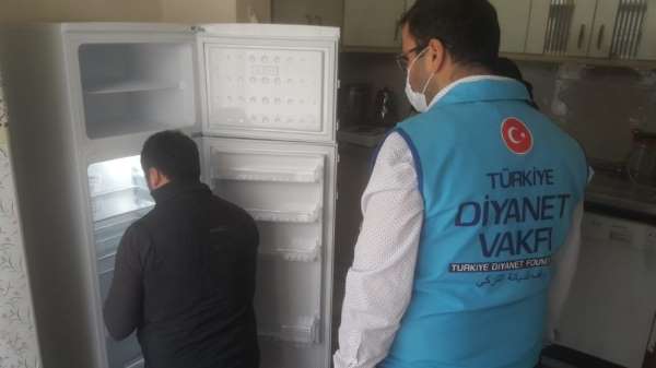 Sinop'ta din görevlileri buzdolabı hediye ettiler