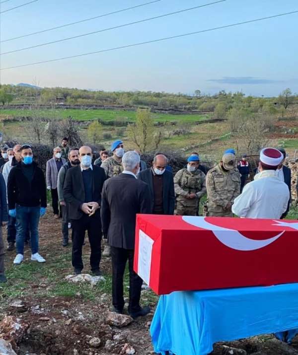 Teröristlerin saldırısı sonucu şehit olan işçi toprağa verildi