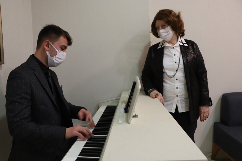 Samsun'da kanser hastalarına müzikle terapi