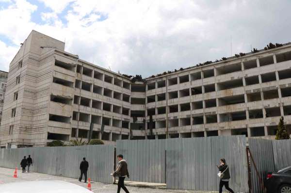 Samsun'da belediye binasının yıkımına başlanıyor