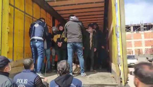 Amasya'da tırda 10 kaçak göçmen yakalandı