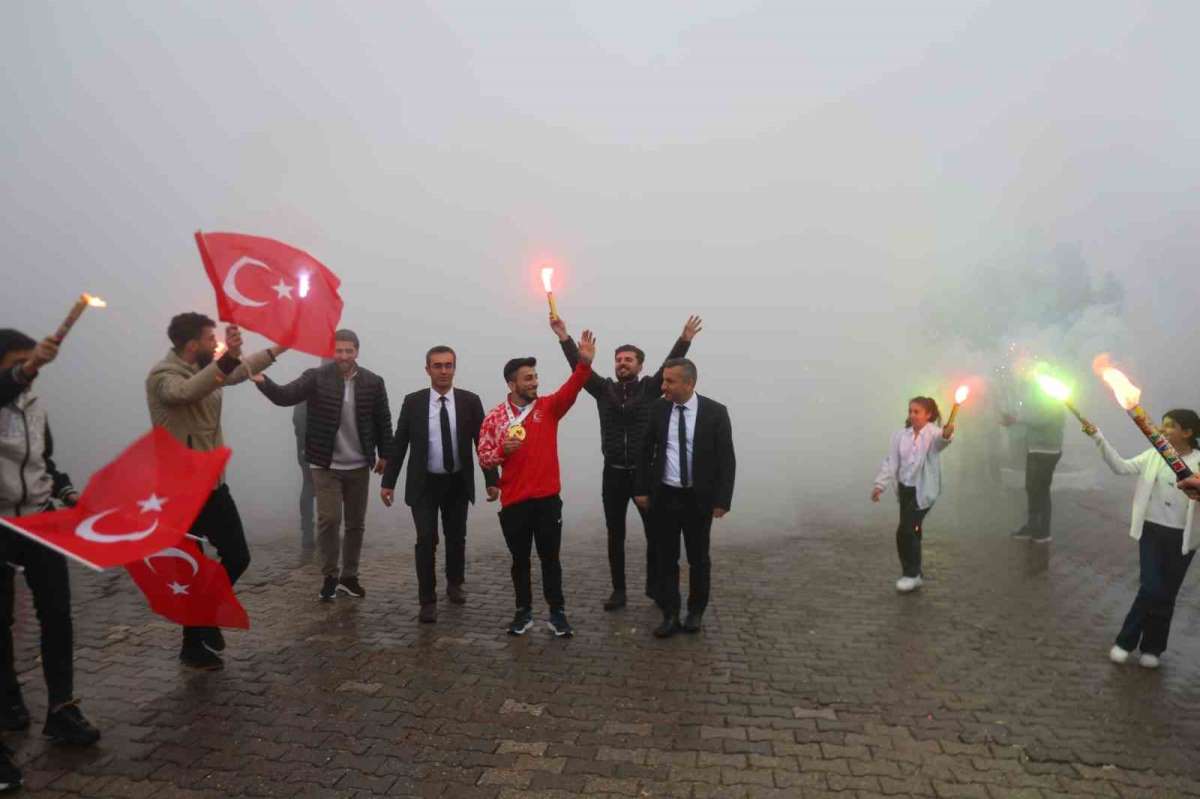 Avrupa şampiyonu Harun Algül, Şırnak'ta coşkuyla karşılandı
