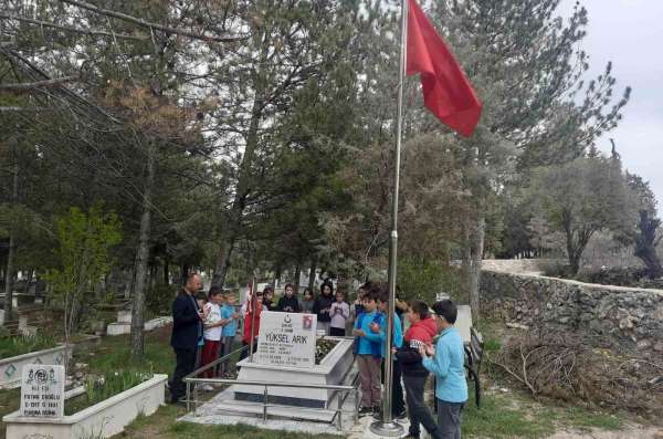 Hisarcık'ta minik öğrenciler şehitleri unutmadı