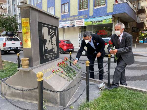 CHP Elazığ Milletvekili Gürsel Erol, şehit emniyet müdürü Okan'ın anıtını ziyaret etti