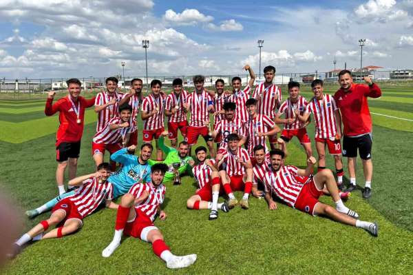 Atatürk Üniversitesi futbol takımı şampiyon olarak Süper Lig'e yükseldi