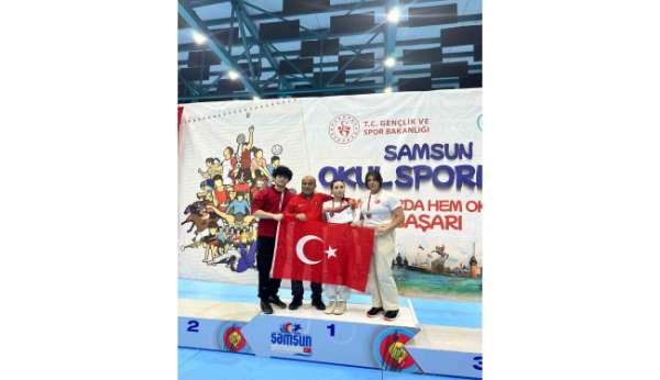 Gazi Anadolu Lisesi öğrencileri Türkiye şampiyonasında kürsüye çıktı