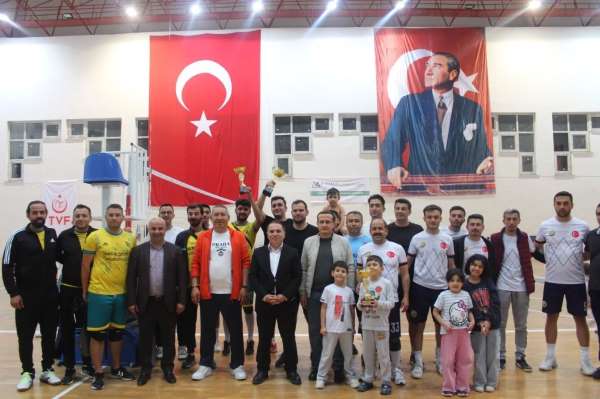 Kaymakam Duru 'Kurumlar Arası Voleybol Turnuvası' finaline katıldı