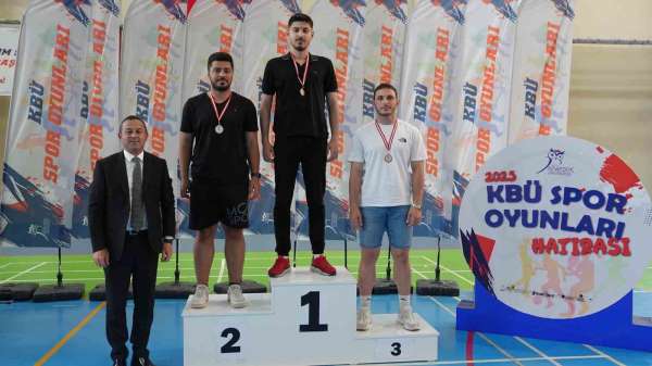 KBÜ'deki spor oyunlarında dereceye girenlere ödülleri verildi