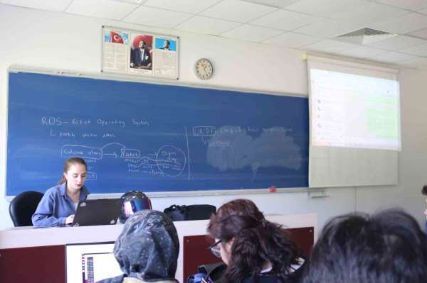 Sakarya Üniversitesi'nde 'Uygulamalarla Robotikte Yapay Zeka' etkinliği