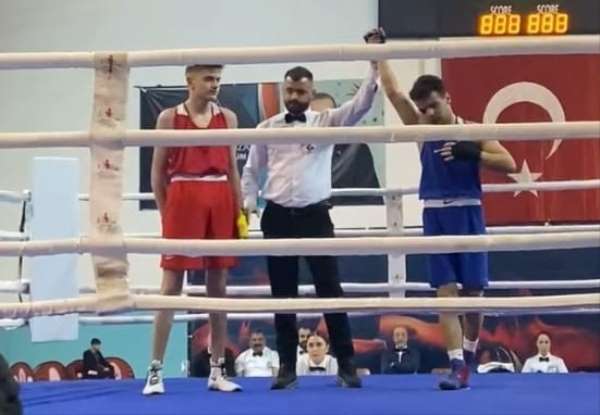 Şırnaklı 3 sporcu, Türkiye Ferdi Boks Şampiyonası'nda üst tura yükseldi