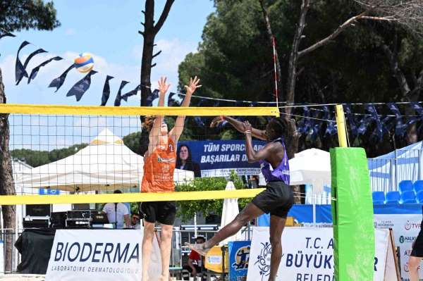 Plaj voleybolunun kalbi Aydın Tekstil Park'ta atıyor