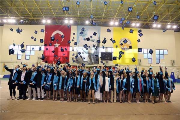 Edirne'de üniversite öğrencilerinin mezuniyet sevinci - Edirne haber