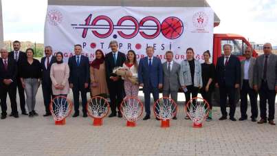 Yozgat'ta 150 basketbol potası dağıtıldı