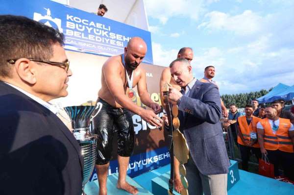 Sekapark Güreşleri'nin başpehlivanı Orhan Okulu oldu