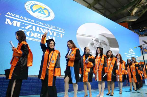 Avrasya Üniversitesi'nde mezuniyet coşkusu