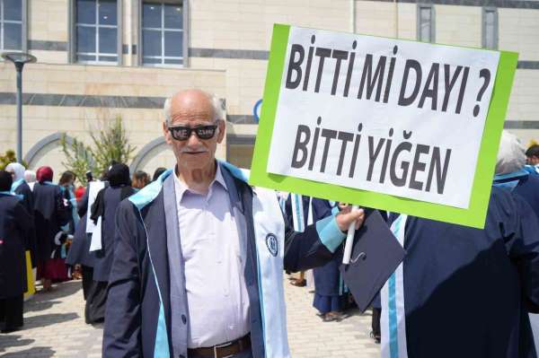 Bayburt'ta azmin hikâyesi: 71 yaşında başladığı üniversiteden 75 yaşında mezun oldu