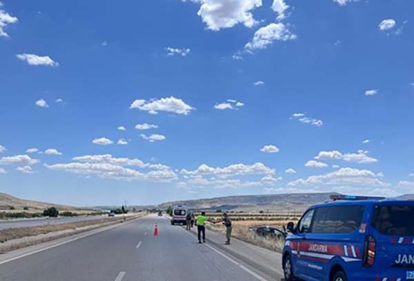 Kilis'te feci kaza: Otomobil şarampole devrildi, 2 yaralı