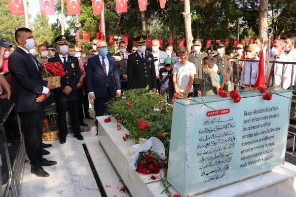 Şehit Astsubay Ömer Halisdemir mezarı başında anıldı 