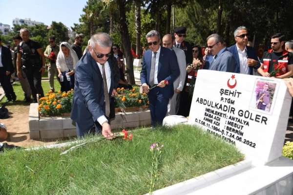15 Temmuz'un 7. yıl dönümünde şehitler Antalya'da da mezarı başında anıldı