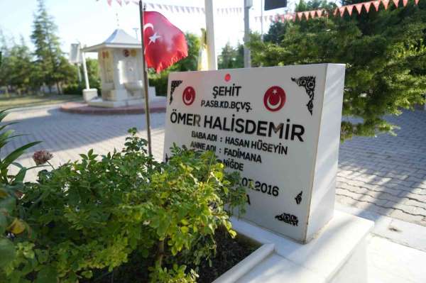 15 Temmuz kahramanı Şehit Ömer Halisdemir'in kabri ziyaretçi akınına uğruyor