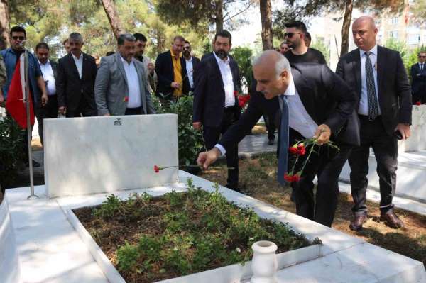 Diyarbakır'da 15 Temmuz Demokrasi ve Milli Birlik Günü etkinlikleri şehitlik ziyaretleriyle başladı