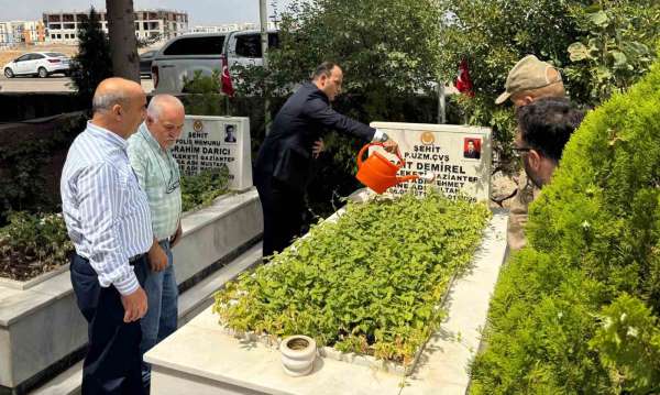Araban'da 15 Temmuz şehitleri anma programı kapsamında şehitlik ziyaret edildi