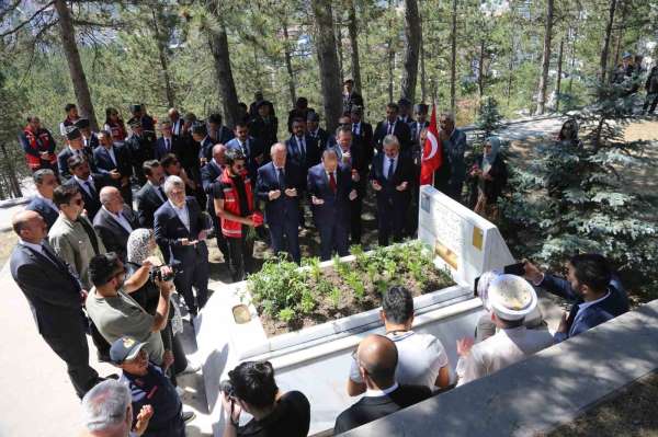 Demokrasi Ve Milli Birlik Günü'nde şehitler dualarla anıldı