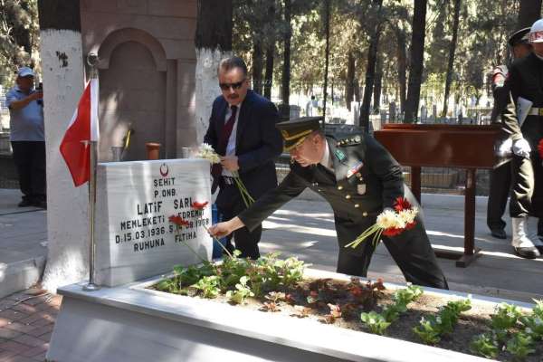 Edremit'te 15 Temmuz etkinlikleri şehitlik ziyaretiyle başladı