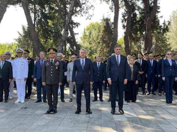 İzmir'de 15 Temmuz şehitleri dualarla anıldı