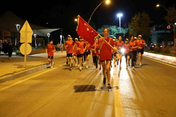 Şehitlerin emaneti sancak, dualarla Vali Koç'a teslim edildi