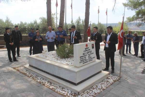 Yavuzeli'nde 15 Temmuz şehitleri anma programı kapsamında şehitlik ziyaret edildi