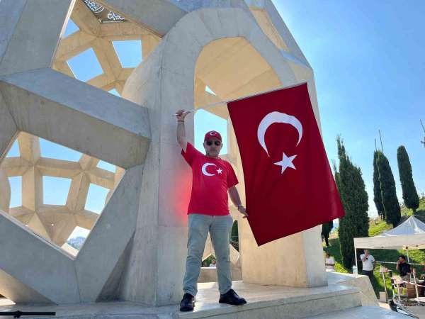 15 Temmuz'un 10'uncu yılında Şehitler Makamı'na ziyaretçi akını: 'İslamda ölüm ve cuma dışında okunan sela bir