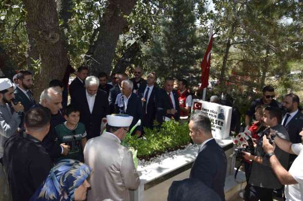 Dicle'de şehitler kabirleri başında anıldı