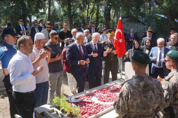 Edirne'de 15 Temmuz Demokrasi ve Milli Birlik Günü'nde şehit kabirleri ziyaret edildi