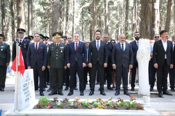 Edremit'te 15 Temmuz şehitleri dualarla anıldı
