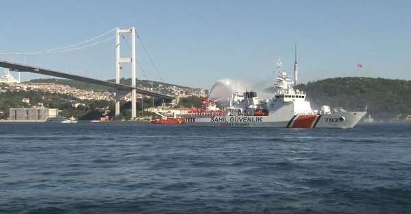 İstanbul Boğazı'nda 15 Temmuz şehitleri için tekne korteji oluşturuldu