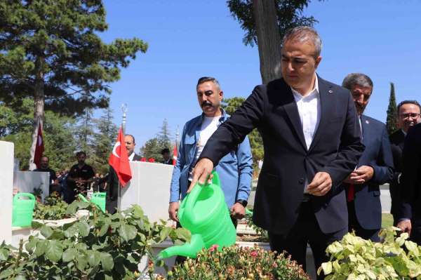 Karaman'da 15 Temmuz'da şehitlikler ziyaret edildi