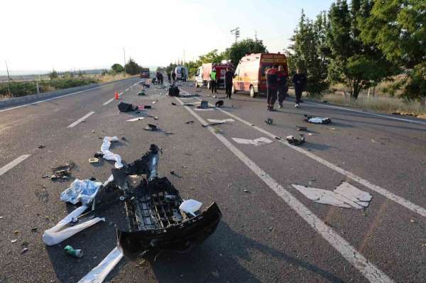 Kaza sonrası ortalık savaş alanına döndü: Aynı aileden 3 ölü 1 yaralı