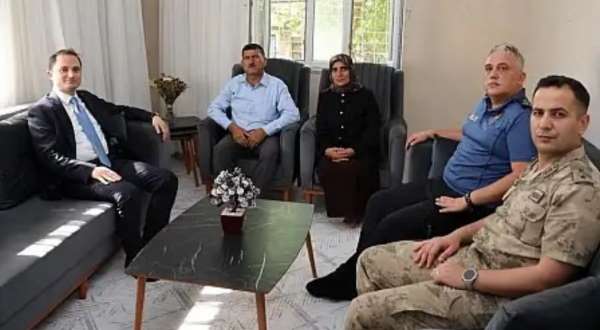 Kurtalan Kaymakamı Başara şehit aileleriyle görüştü