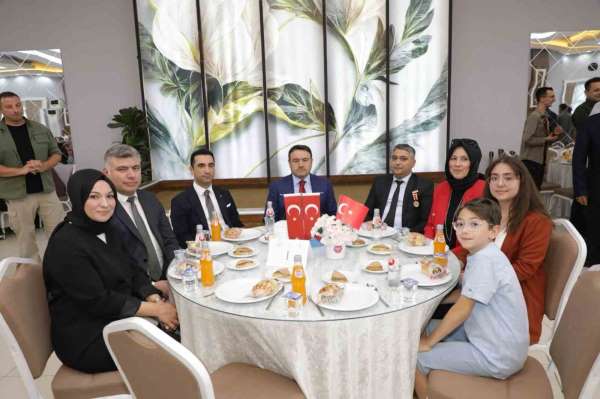 Kütahya'da şehit aileleri ve gazilerle aynı sofrada buluştu