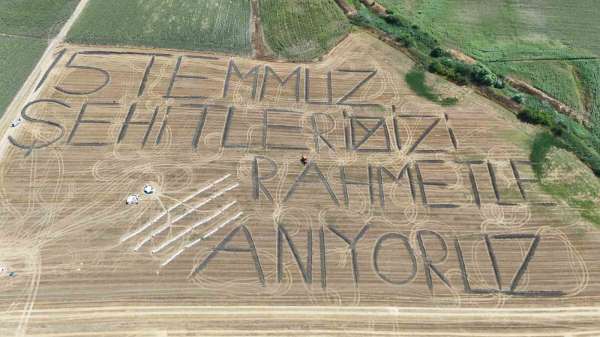 Tarlaya '15 Temmuz şehitlerimizi rahmetle anıyoruz' yazdı