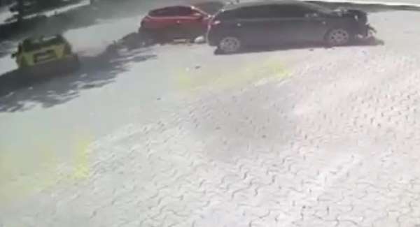Ticari taksinin anne ile kızına çarptığı kazanın görüntüsü ortaya çıktı