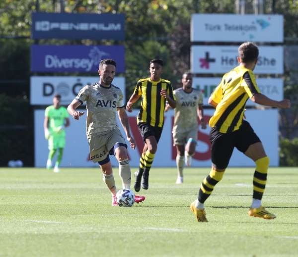 Fenerbahçe, hazırlık maçında İstanbulspor'u 4-0 mağlup etti