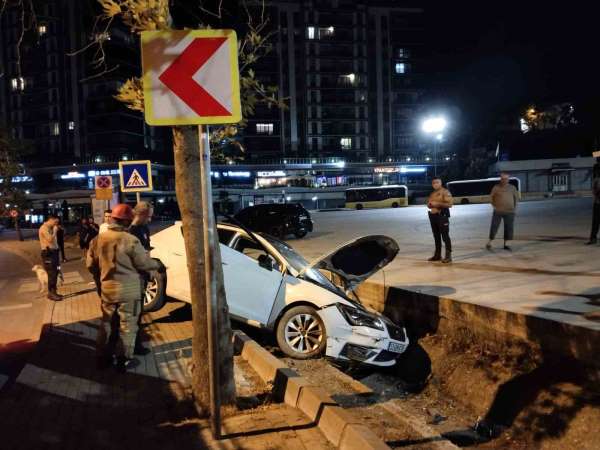 Kartal'da drift atan alkollü sürücü kaza yaptı