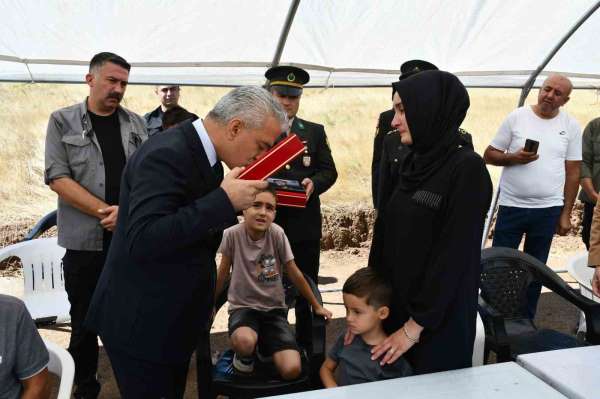 Şehit Karakoç'un ailesine şehadet belgesi verildi