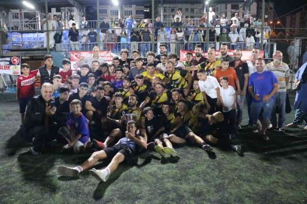 Atakum'da final heyecanı: Kupayı Kurugökçespor kaldırdı