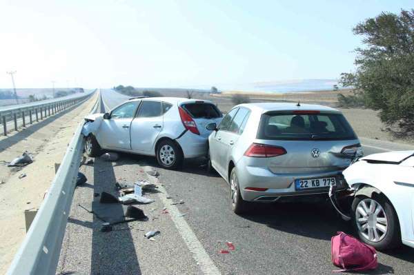 Kırklareli'nde çıkan yangında yoğun duman kazaya sebep oldu: 6 yaralı