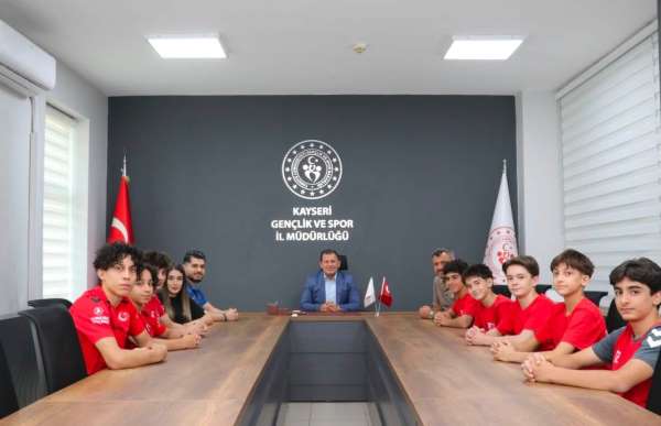 Başarılı milli cimnastikçilerden İl Müdürü Kabakcı'ya ziyaret