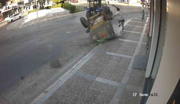 İzmir'de traktörden fırlayan tanker yayayı eziyordu